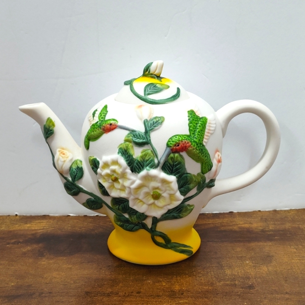 Hummingbird Floral 3 D Design Ceramic Teapot, 8x6"